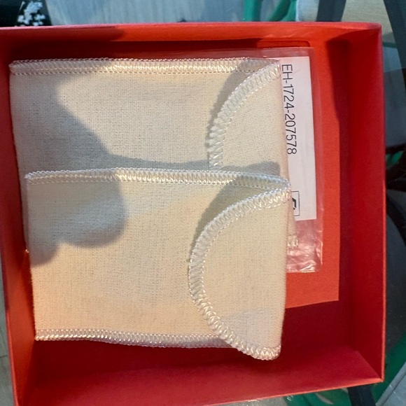 James Avery 10k Repousse Leaf Dangle Earrings - Picture 8 of 8